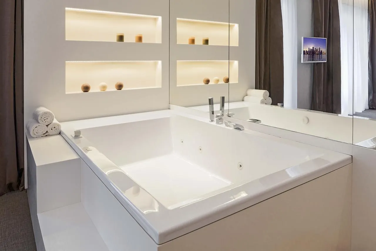 Dilman Luxury Stay Bari 2*,  Italy